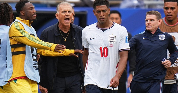 Ngôi sao đội tuyển Anh vi phạm luật mới của FIFA, lại lấy tay che miệng: Nguy cơ nhận án phạt nguội - hình ảnh - shbetvn1.com