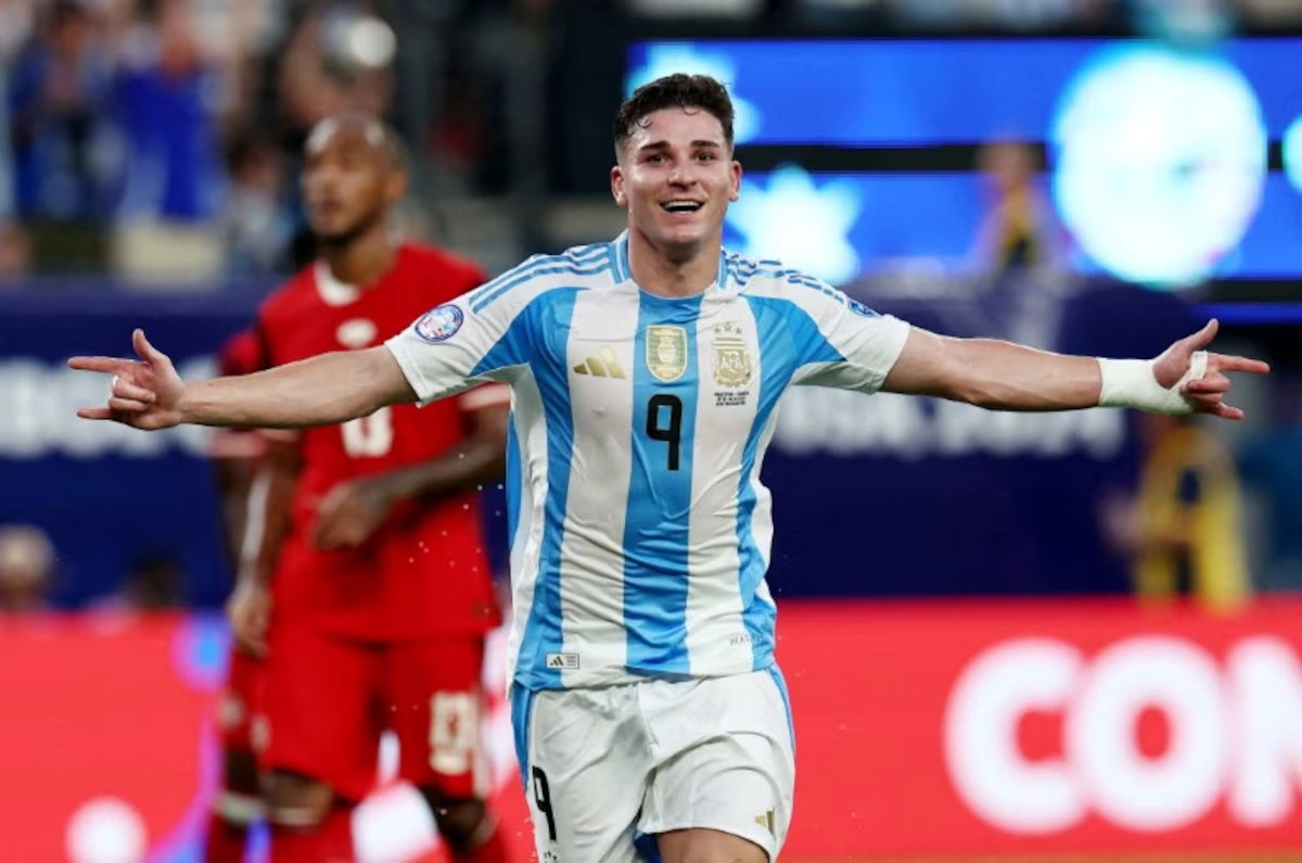 Julian Alvarez Mở Đường Đến Barca: Cơ Hội Vàng Cho Fan SHBET Cược Bóng Đá - hình ảnh - shbetvn1.com