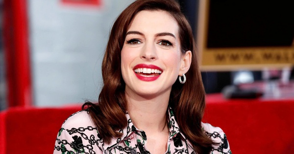 Anne Hathaway hé lộ khả năng trở lại ‘The Devil Wears Prada’ phần 3 - hình ảnh - shbetvn1.com Anne Hathaway hé lộ khả năng trở lại ‘The Devil Wears Prada’ phần 3 - hình ảnh - shbetvn1.com