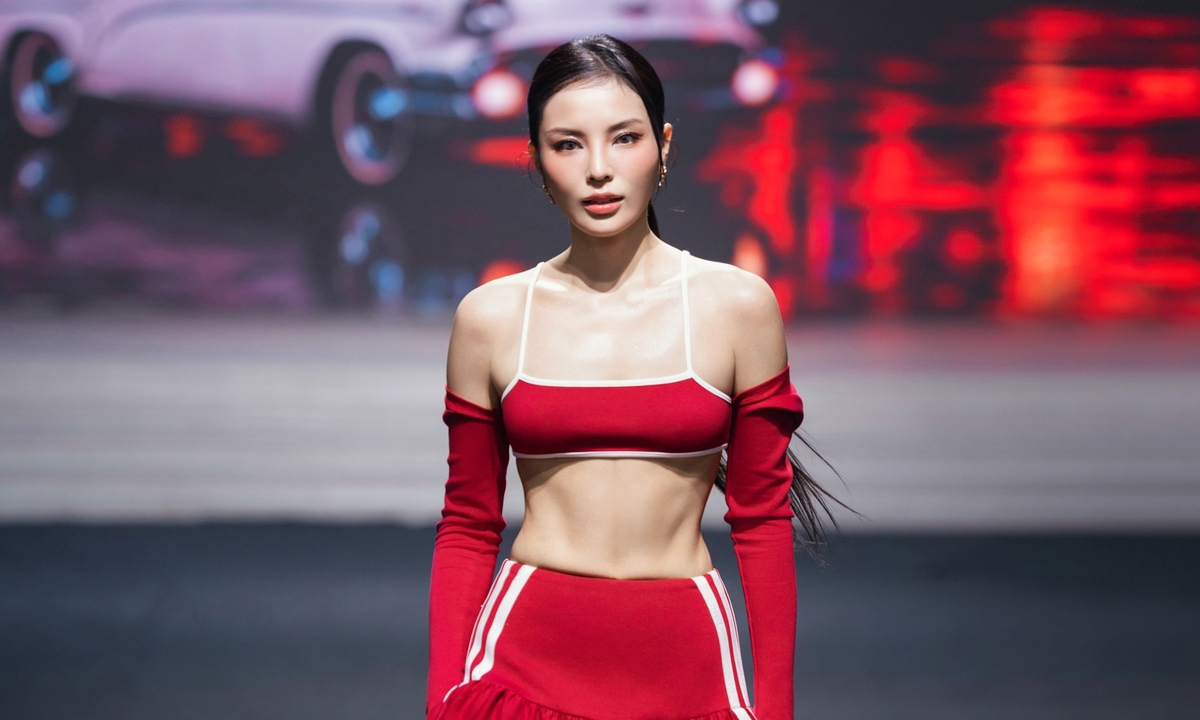 Đỗ Mạnh Cường Lăng Xê Phong Cách Thể Thao Tại Show DMC - hình ảnh - shbetvn1.com Đỗ Mạnh Cường Lăng Xê Phong Cách Thể Thao Tại Show DMC - hình ảnh - shbetvn1.com