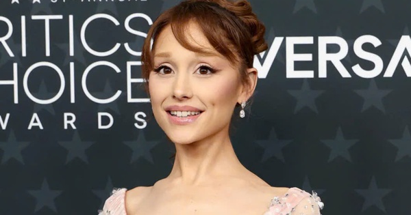 Bản hit mới đưa Ariana Grande thống trị Billboard, cán mốc 10 bài đạt top 1 - hình ảnh - shbetvn1.com