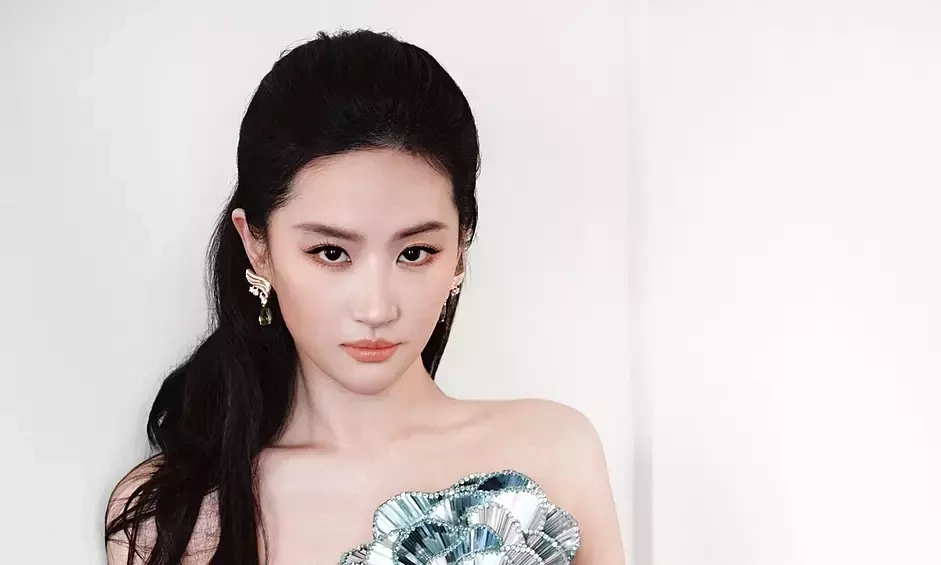 Lưu Diệc Phi lộng lẫy như ‘bông hồng thủy tinh’ tại sự kiện, SHBET VIP đồng hành cùng người hâm mộ - hình ảnh - shbetvn1.com