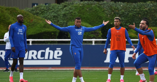 ‘Biến căng’ bao trùm đội tuyển Pháp, Mbappe bất mãn rời sân tập - hình ảnh - shbetvn1.com ‘Biến căng’ bao trùm đội tuyển Pháp, Mbappe bất mãn rời sân tập - hình ảnh - shbetvn1.com