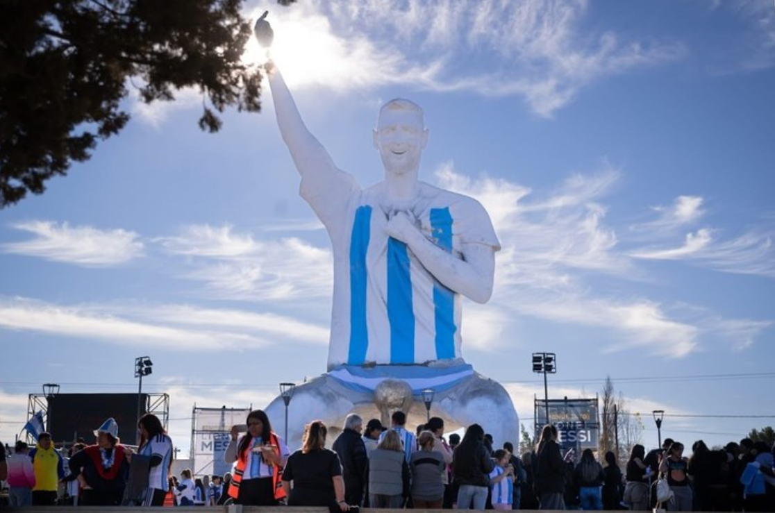 Argentina khánh thành tượng Messi cao 26 mét: góc nhìn mới cho người chơi Việt - hình ảnh - shbetvn1.com Argentina khánh thành tượng Messi cao 26 mét: góc nhìn mới cho người chơi Việt - hình ảnh - shbetvn1.com