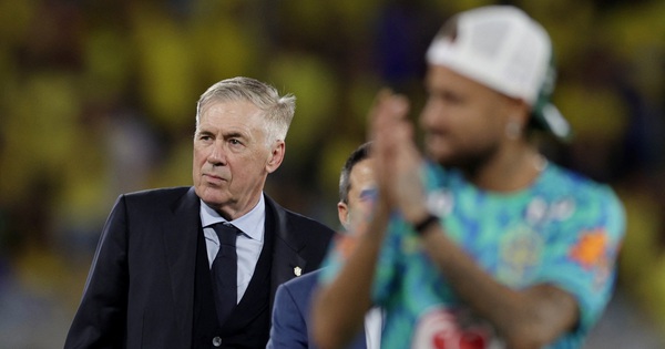 Đội tuyển Brazil bị chất vấn tại sân bay Mỹ: Câu hỏi ‘Ronaldinho đâu?’ gây xôn xao - hình ảnh - shbetvn1.com Đội tuyển Brazil bị chất vấn tại sân bay Mỹ: Câu hỏi ‘Ronaldinho đâu?’ gây xôn xao - hình ảnh - shbetvn1.com