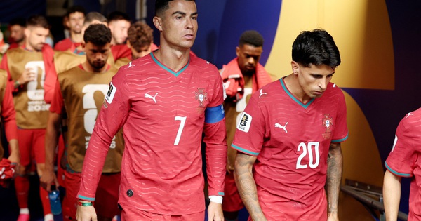 ‘Fan cuồng’ Ronaldo trút giận lên đồng đội sau trận hòa Congo - hình ảnh - shbetvn1.com