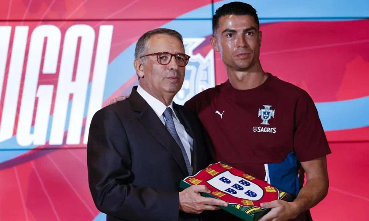 Link vào nhà cái SHBET: Ronaldo nhận quốc kỳ, quyết tâm đưa Bồ Đào Nha vô địch World Cup 2026 - hình ảnh - shbetvn1.com Link vào nhà cái SHBET: Ronaldo nhận quốc kỳ, quyết tâm đưa Bồ Đào Nha vô địch World Cup 2026 - hình ảnh - shbetvn1.com