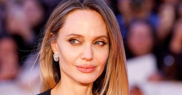 Angelina Jolie quyết phân định rõ chuyện tài chính với Brad Pitt - hình ảnh - shbetvn1.com Angelina Jolie quyết phân định rõ chuyện tài chính với Brad Pitt - hình ảnh - shbetvn1.com