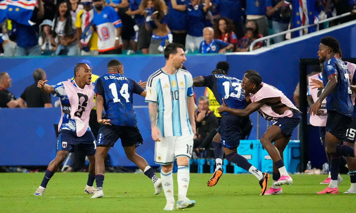 Henry và Ibrahimovic kêu gọi FIFA trao cup cho Cape Verde - hình ảnh - shbetvn1.com Henry và Ibrahimovic kêu gọi FIFA trao cup cho Cape Verde - hình ảnh - shbetvn1.com