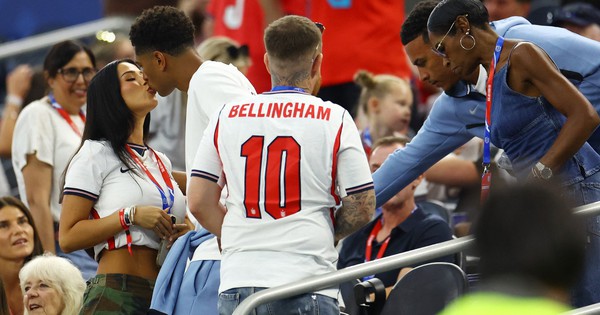 Mẹ Bellingham giúp con trai thoát được án phạt bị cấm trận bán kết Anh – Argentina: góc nhìn mới cho người chơi Việt - hình ảnh - shbetvn1.com Mẹ Bellingham giúp con trai thoát được án phạt bị cấm trận bán kết Anh – Argentina: góc nhìn mới cho người chơi Việt - hình ảnh - shbetvn1.com