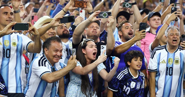 Messi trở về ‘nhà’ trước cuộc gặp Cabo Verde, cơn sốt lên đỉnh điểm - hình ảnh - shbetvn1.com Messi trở về ‘nhà’ trước cuộc gặp Cabo Verde, cơn sốt lên đỉnh điểm - hình ảnh - shbetvn1.com