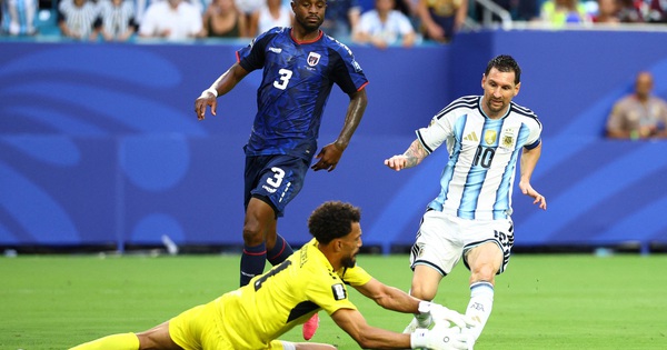 Messi Bị Cầu Thủ Cabo Verde ‘Tấn Công’ Xin Chữ Ký Sau Trận Đấu - hình ảnh - shbetvn1.com Messi Bị Cầu Thủ Cabo Verde ‘Tấn Công’ Xin Chữ Ký Sau Trận Đấu - hình ảnh - shbetvn1.com