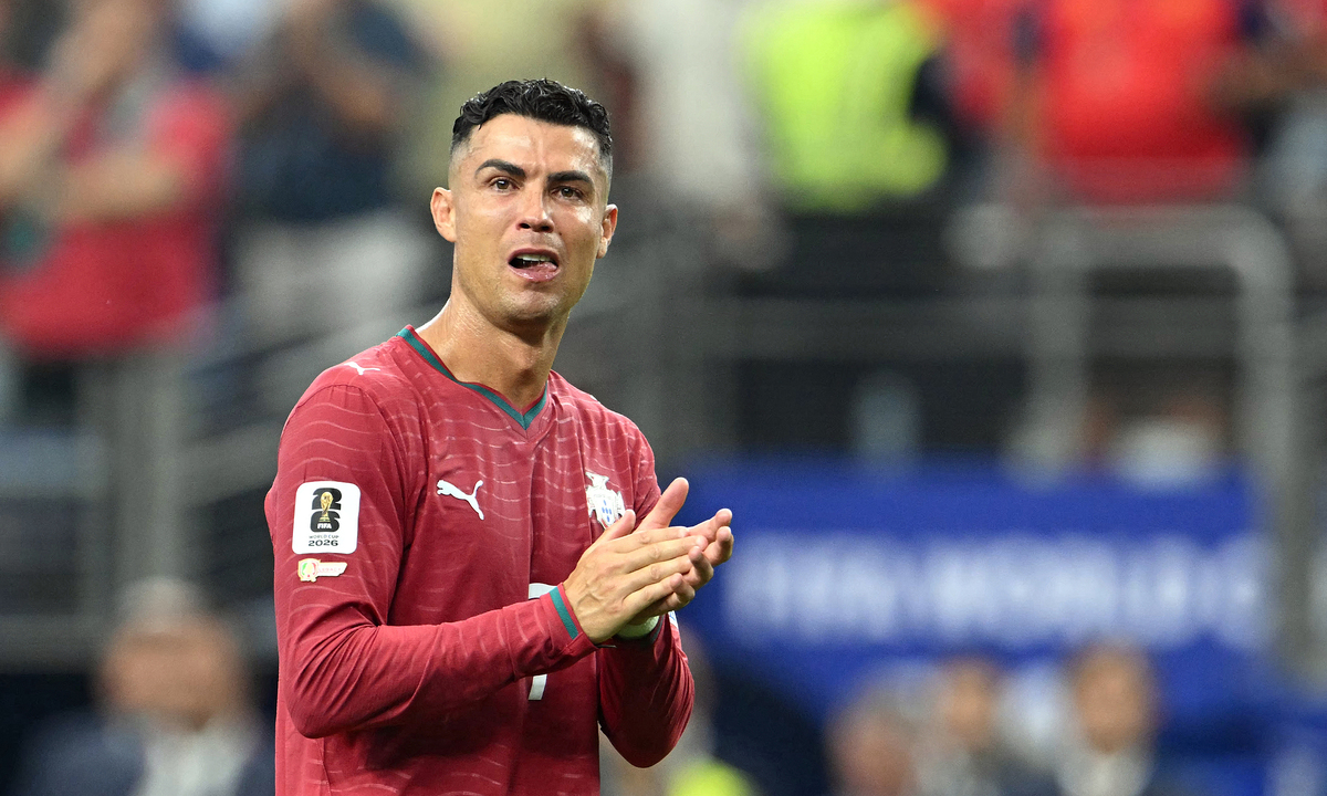 Ronaldo bật khóc chia tay World Cup 2026: Khoảnh khắc xúc động của huyền thoại - hình ảnh - shbetvn1.com Ronaldo bật khóc chia tay World Cup 2026: Khoảnh khắc xúc động của huyền thoại - hình ảnh - shbetvn1.com